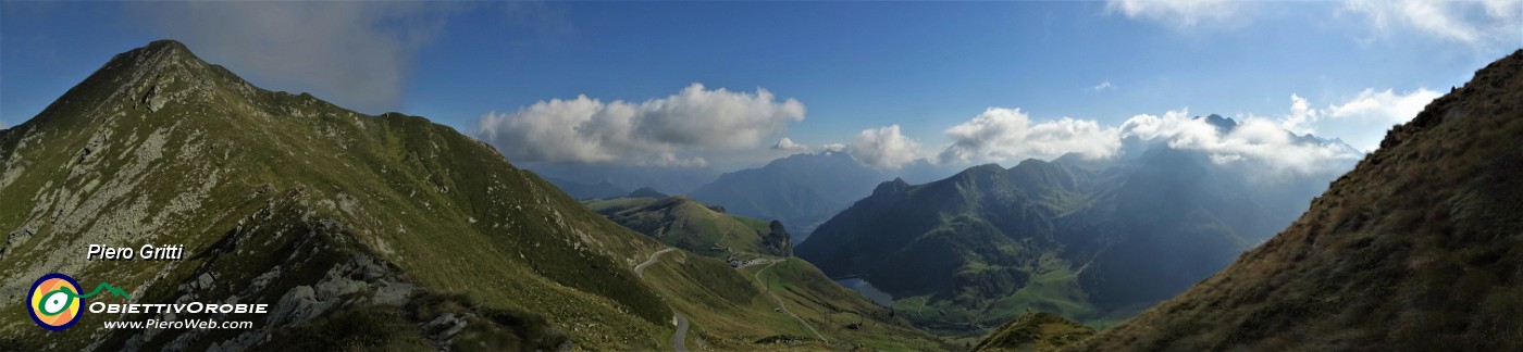 31 Dalla selletta tra Cima Villa e Pizzo delle segade vista sulla cima dal salire e sulla conca di Ca San Marco.jpg